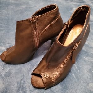 Nine West Leather Peep Toe Booties. Zipper Accent.